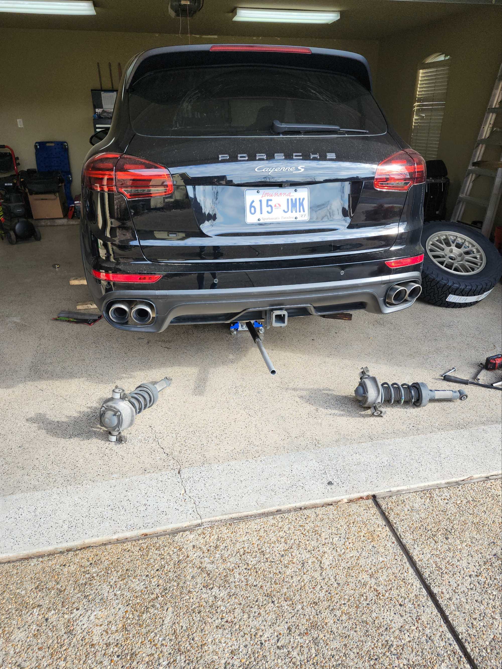 Cayenne Rear Shocks Out.jpg