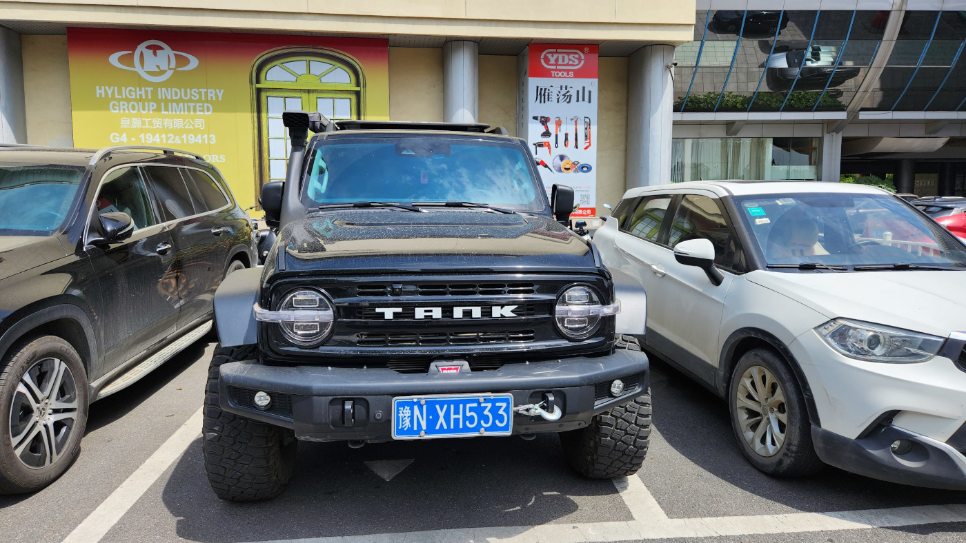 Tank 300 Black Front 3.jpg