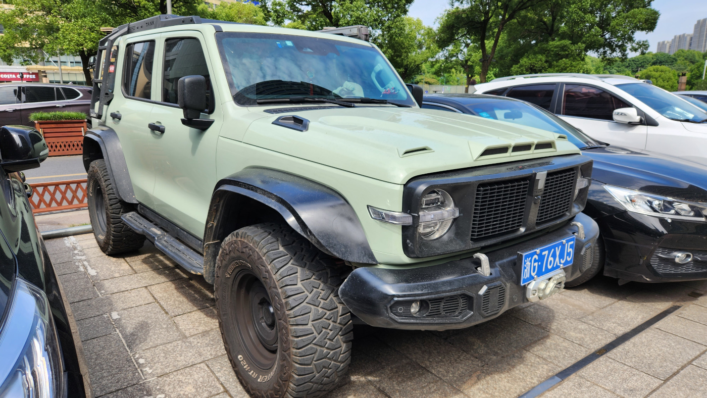 Tank 300 Green Front.jpg