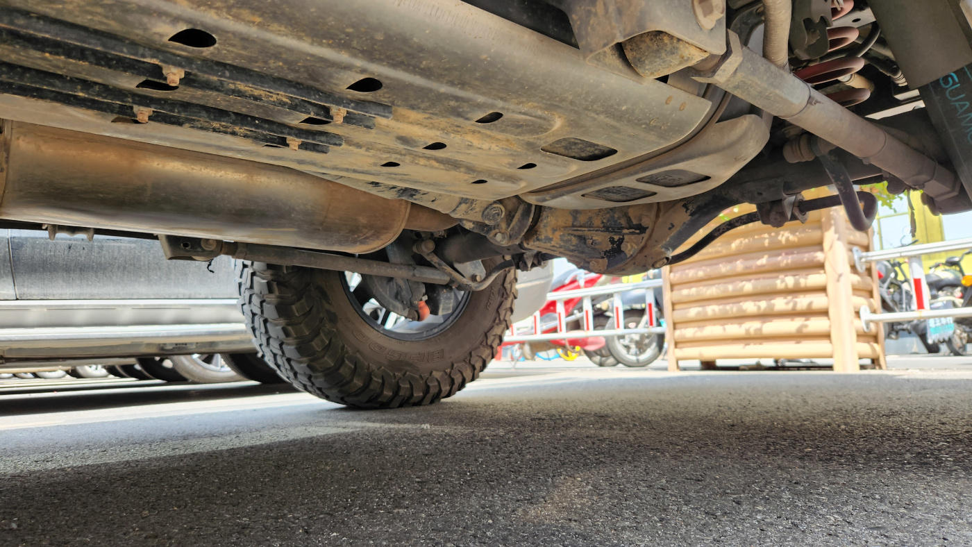 Tank 300 Underside L_R.jpg
