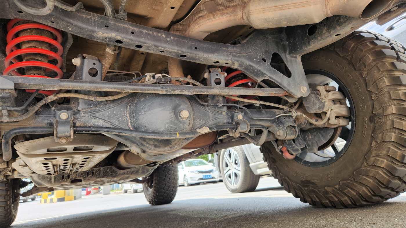 Tank 300 Underside Rear 1.jpg