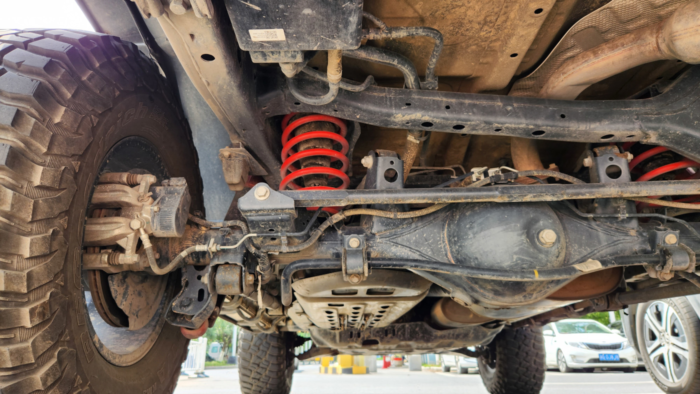 Tank 300 Underside Rear 2.jpg